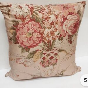 Ralph Lauren 14 X 14Floral Guinevere down pillow